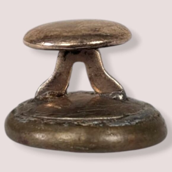 Antique Single Metal Cameo Cufflink - Picture 4 of 6